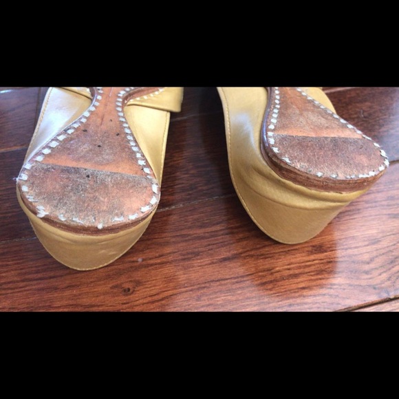 Handmade Leather Indian gold shoes - slippers - Picture 3 of 4
